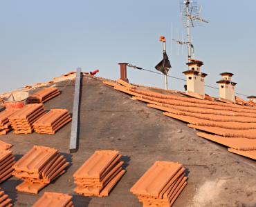 Toiture découverte en pleine rénovation